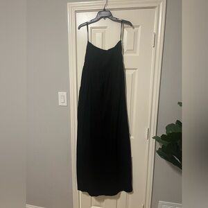 Velvet by Graham & Spencer Black strapless with pockets.
